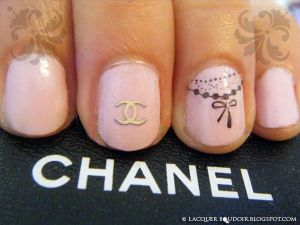 Kovové príklepky do nechtov Chanel gold