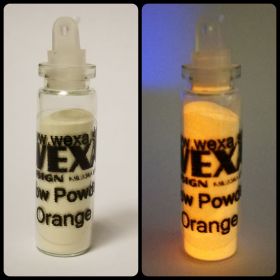 fosforovy prasok svietiaci na oranzovu farbu